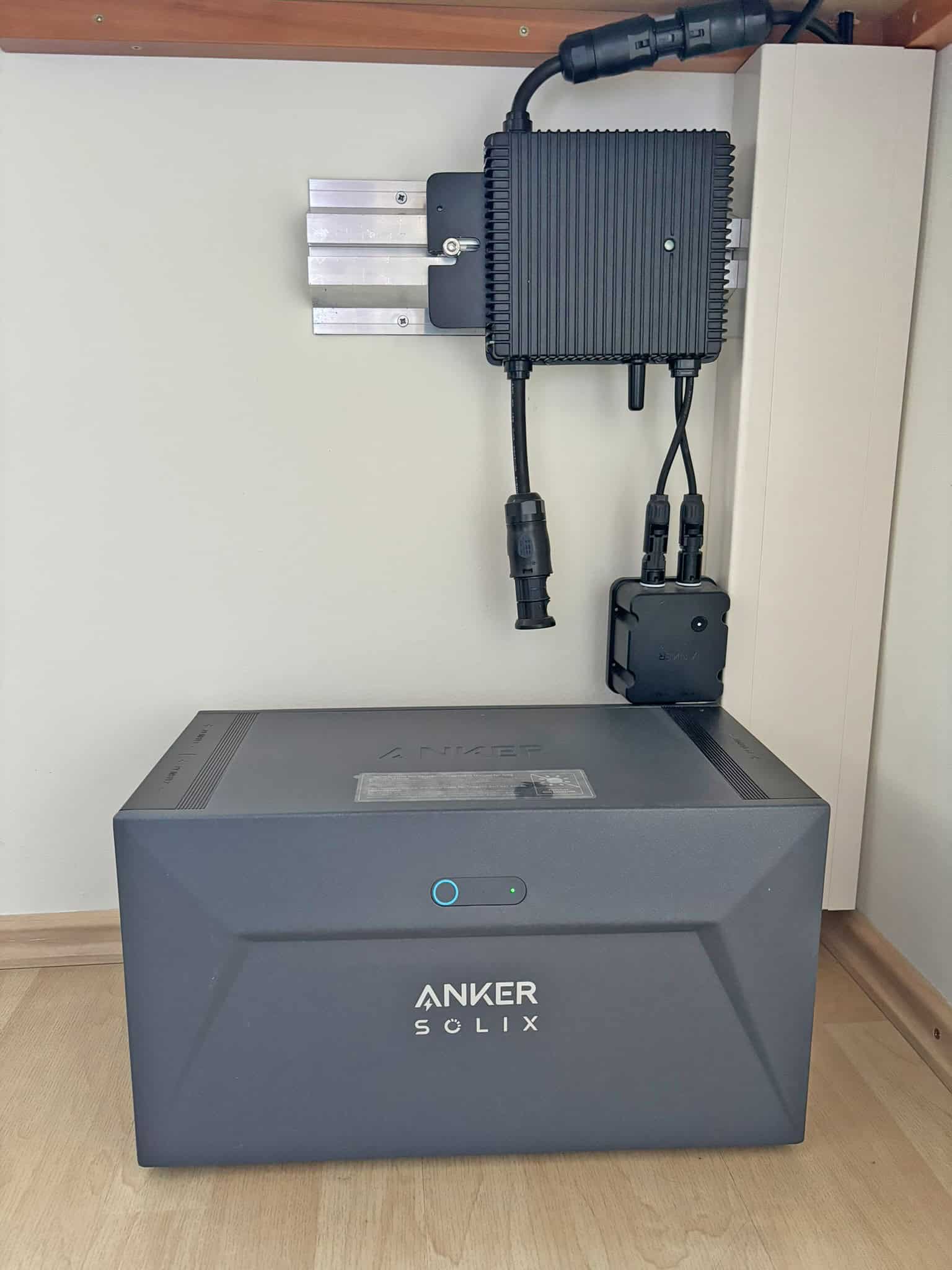 Klicken um das Foto im Vollbildmodus anzuzeigen Anker SOLIX Solarbank 1 E1600 Solarstromspeicher 1,6 kWh photo review